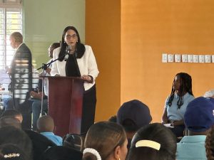 Senadora Lia Díaz llama a padres, estudiantes y docentes a integrarse con compromiso al nuevo año escolar