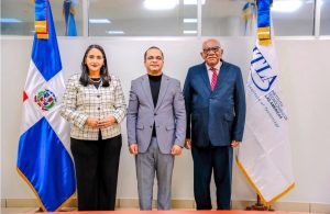 Rector del ITLA recibe a senadora Lía Díaz y al director de la UASD-Azua para impulsar extensión tecnológica en la provincia