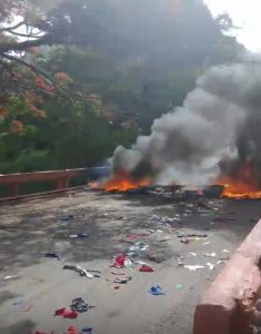 Residentes de Peralta protestan tras diez días sin energía eléctrica y exigen respuesta de Edesur