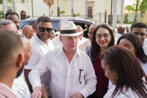 Dirigencia de Peravia reafirma apoyo a Carolina Mejía en encuentro encabezado por Hipólito Mejía
