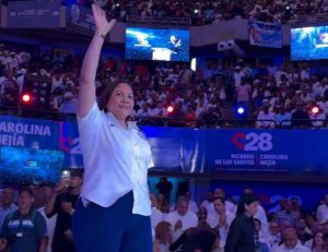 Brenda Ogando reafirma su respaldo a Carolina Mejía durante acto de proclamación de Ricardo de los Santos