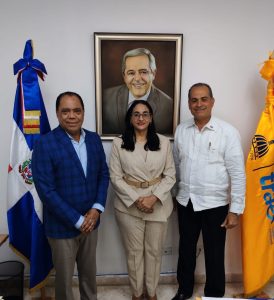 Senadora Lia Díaz y exsenador César Díaz Filpo dan seguimiento a los avances del transporte escolar en Azua