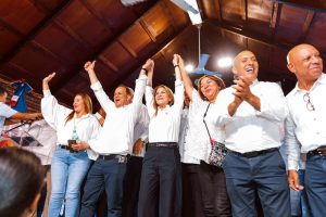 Carolina Mejía consolida respaldo político en Ocoa con juramentación de su estructura